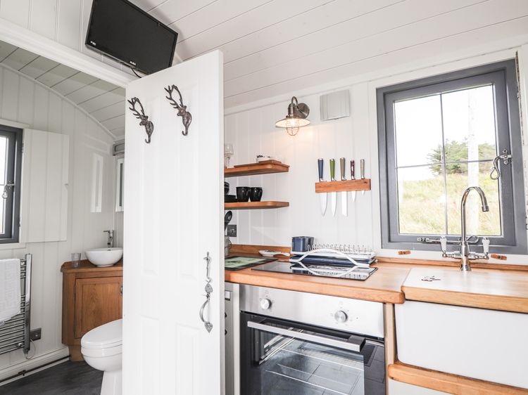 Shepherds Hut, listing photograph 7