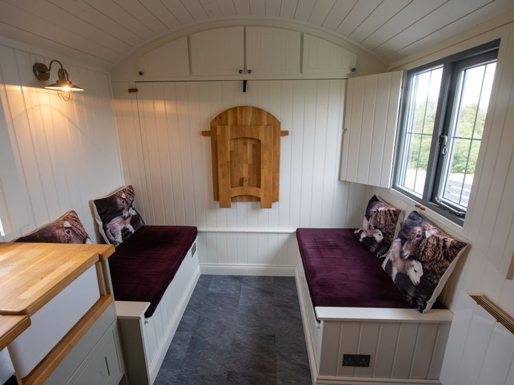 Shepherds Hut, listing photograph 3