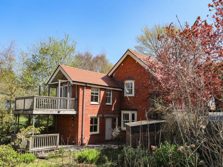 Ceris Lodge, listing photograph 2