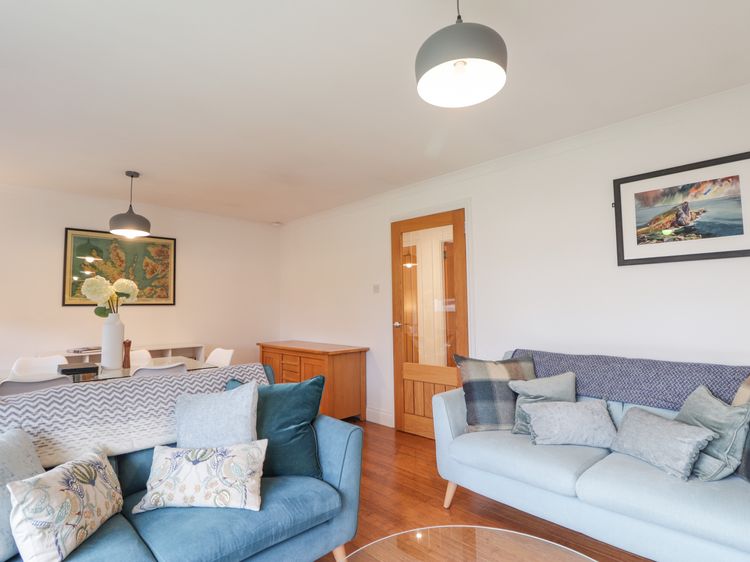 Pebble Cottage, listing photograph 4