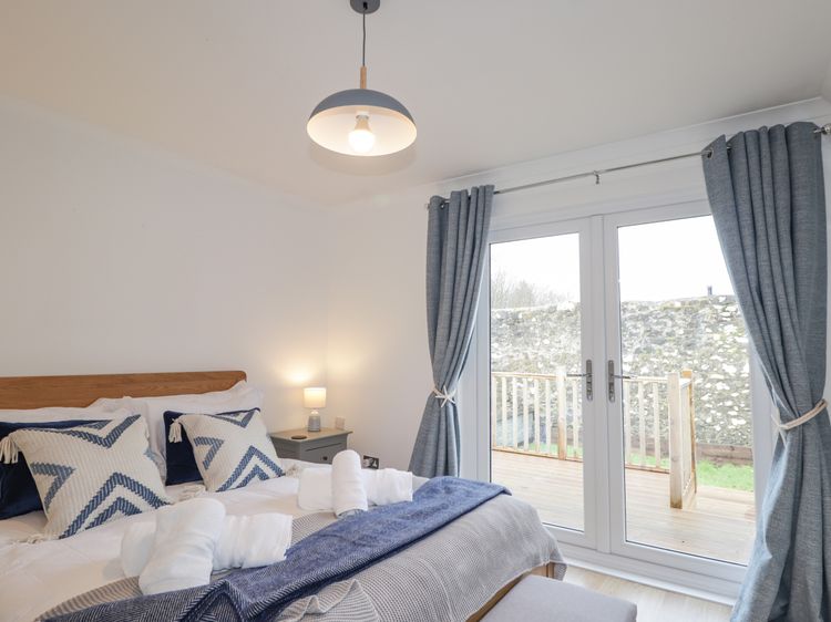 Pebble Cottage, listing photograph 12