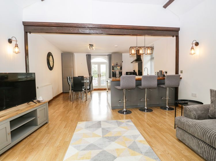 Coach House, listing photograph 10