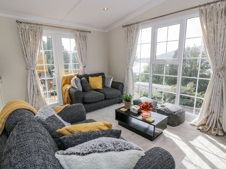 11 Mansion View, listing photograph 3