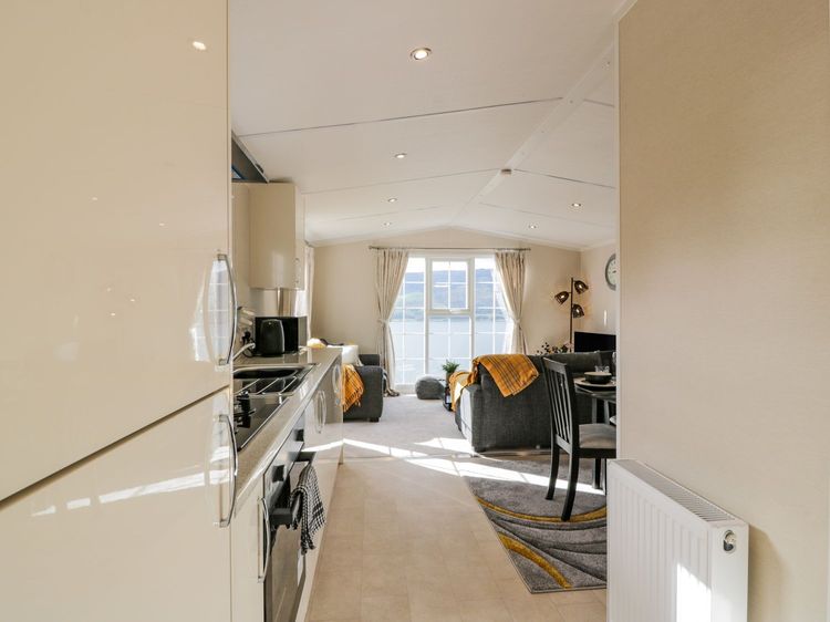11 Mansion View, listing photograph 9