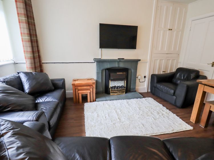 6 Calgarth View, listing photograph 2