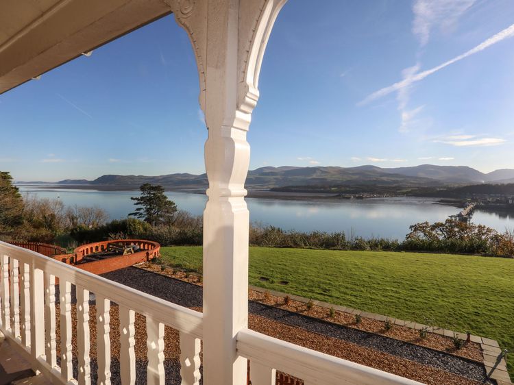 Bryn Mel Manor Straits View