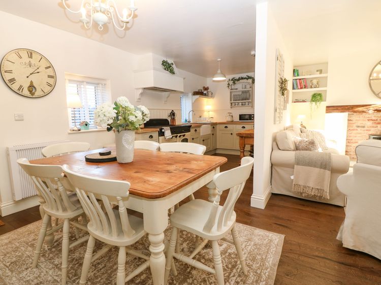 Brook Cottage, listing photograph 7