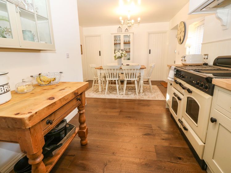 Brook Cottage, listing photograph 10