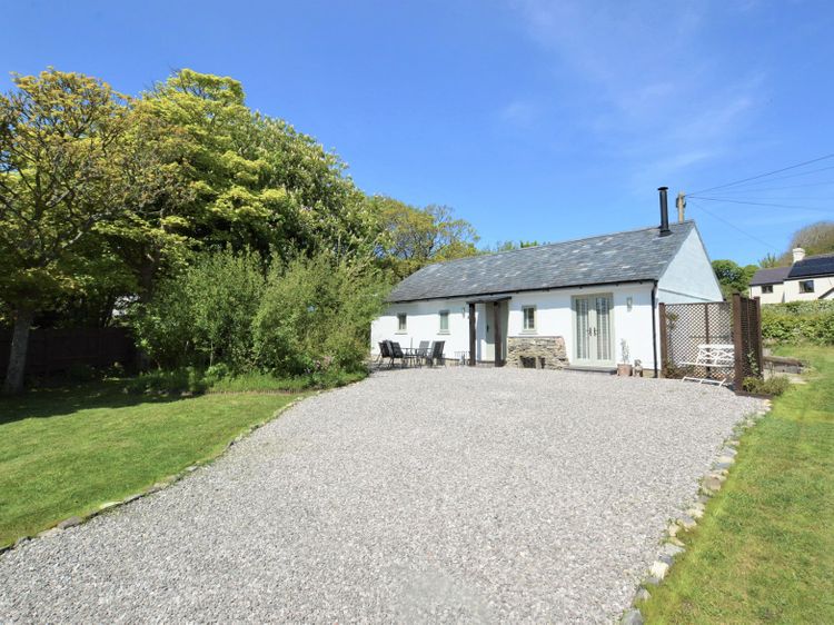 Brook Cottage, listing photograph 2