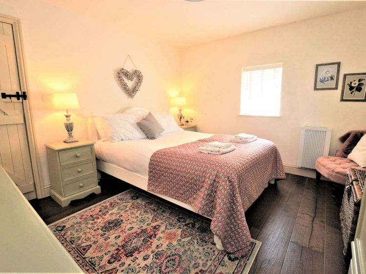 Brook Cottage, listing photograph 12