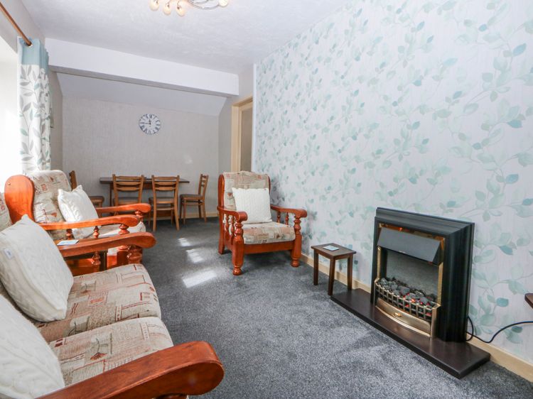 First Floor Apartment, listing photograph 4