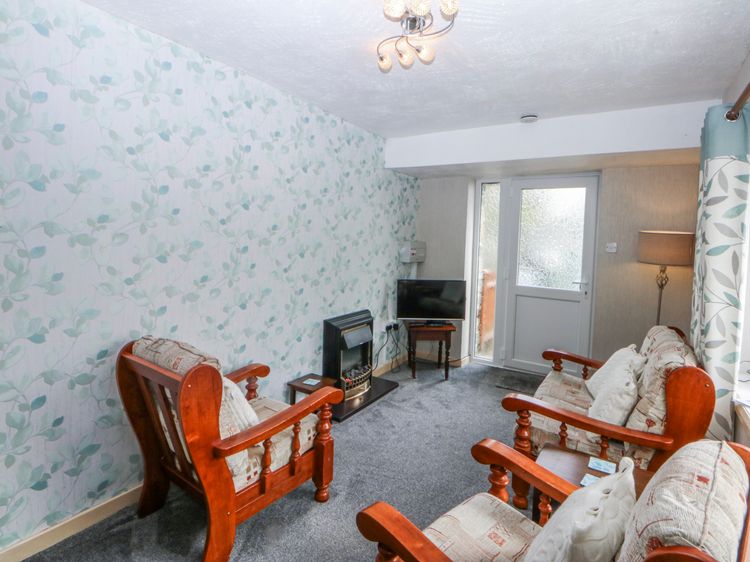 First Floor Apartment, listing photograph 5