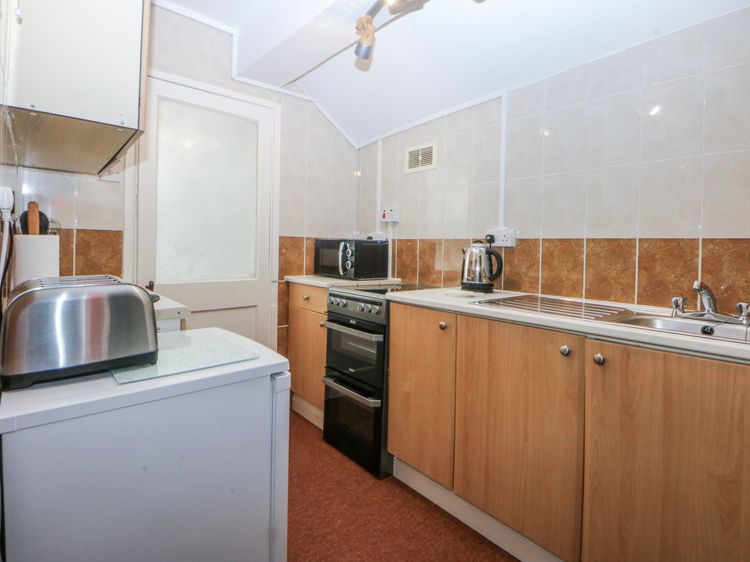 First Floor Apartment, listing photograph 8