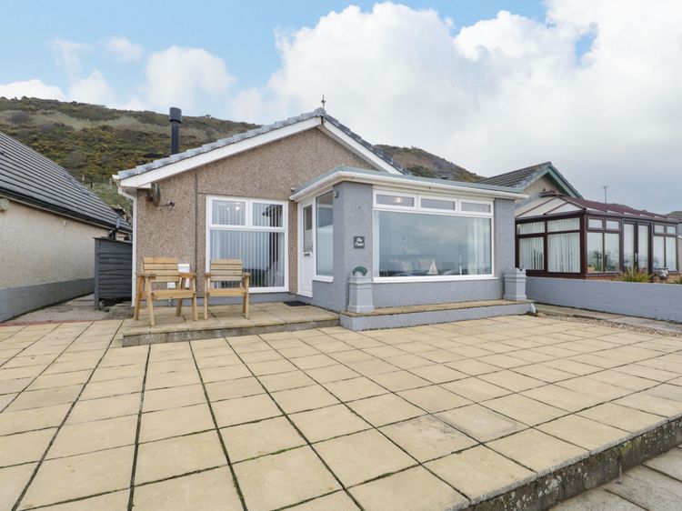 The Chalet, listing photograph 3