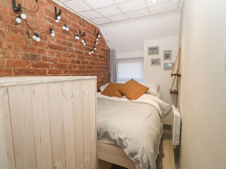 1 Dinas cottages, listing photograph 6