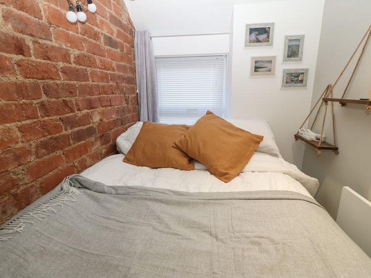 1 Dinas cottages, listing photograph 7