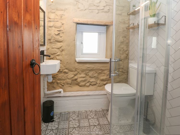 1 Dinas cottages, listing photograph 10
