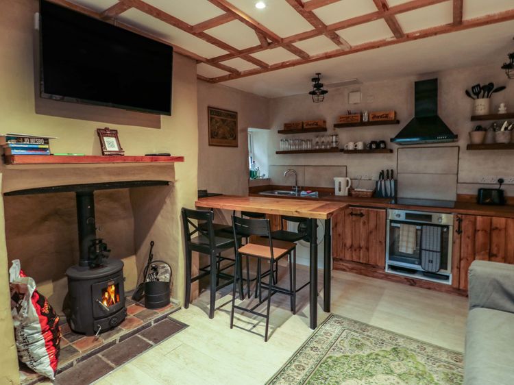 1 Dinas cottages, listing photograph 2