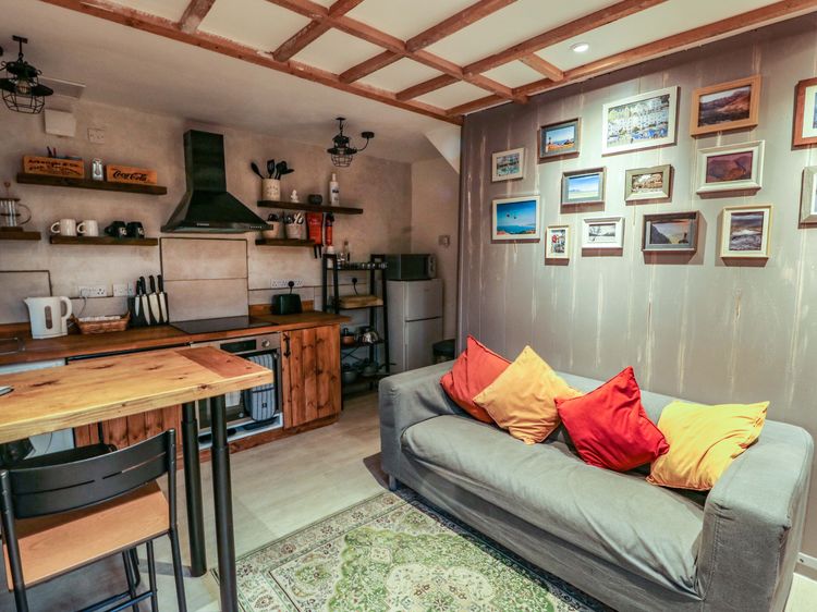 1 Dinas cottages, listing photograph 3