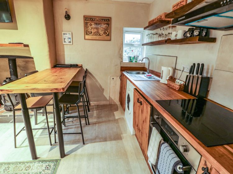 1 Dinas cottages, listing photograph 4