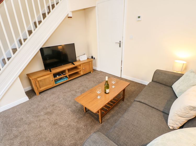 66 Dale Grove, listing photograph 3