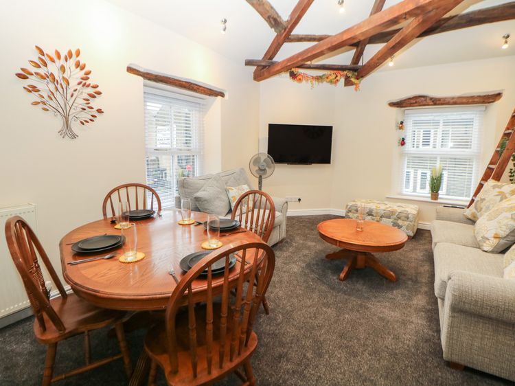 Howard's Hideaway, listing photograph 5