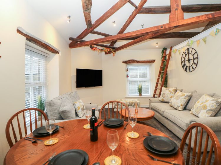 Howard's Hideaway, listing photograph 6