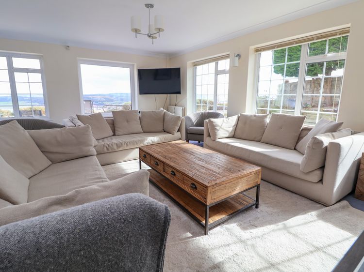 Orme Villa, listing photograph 2