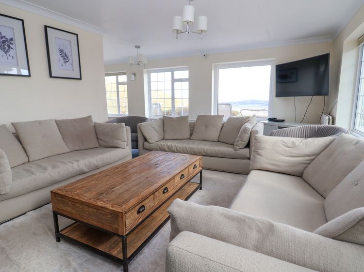 Orme Villa, listing photograph 3
