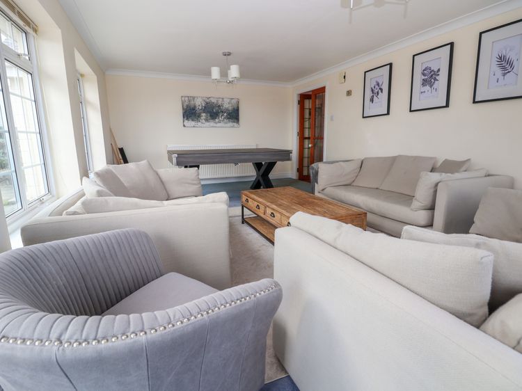 Orme Villa, listing photograph 4