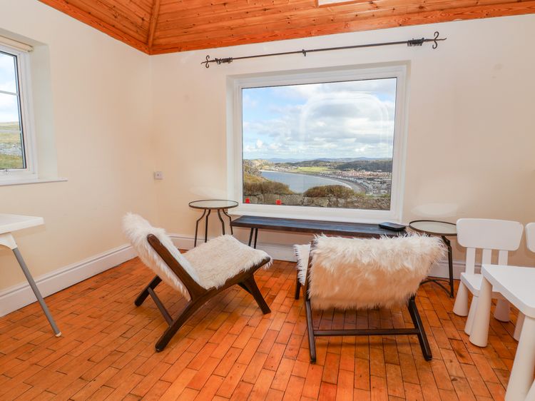 Orme Villa, listing photograph 9