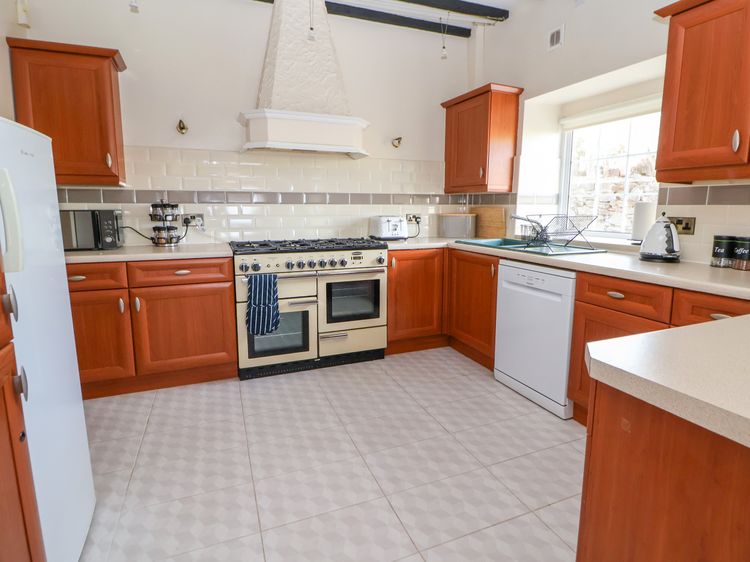 Orme Villa, listing photograph 10