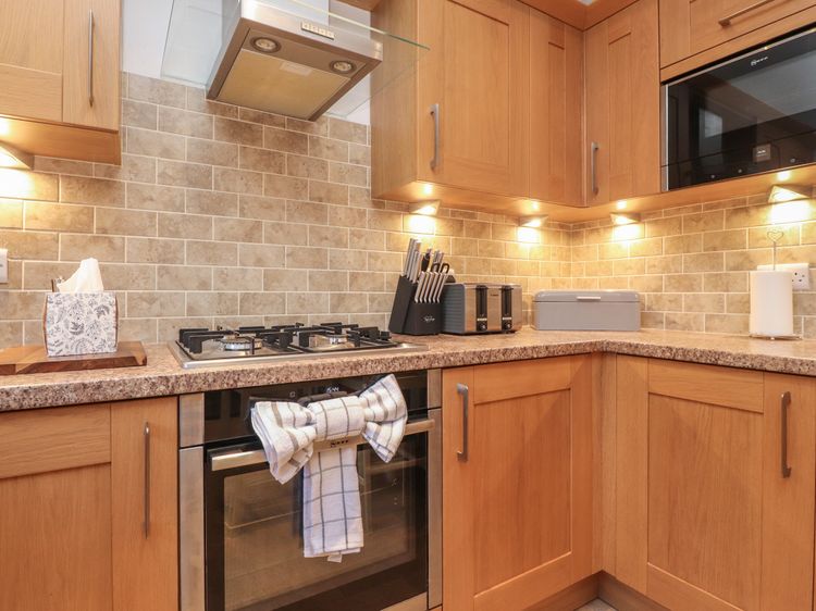 10 Haw Grove, listing photograph 6