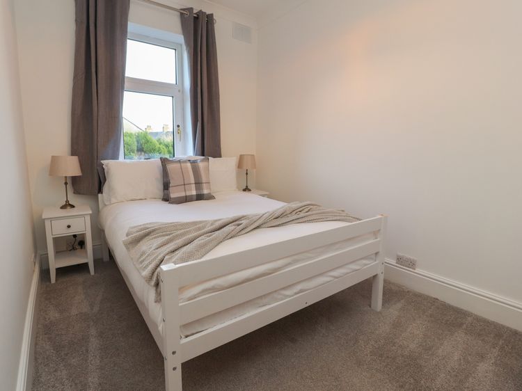 10 Haw Grove, listing photograph 9