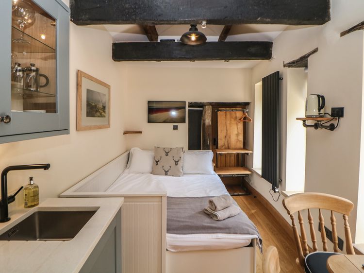Woodbine Retreat, listing photograph 6