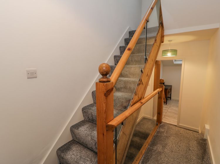 Bronwen House, listing photograph 9