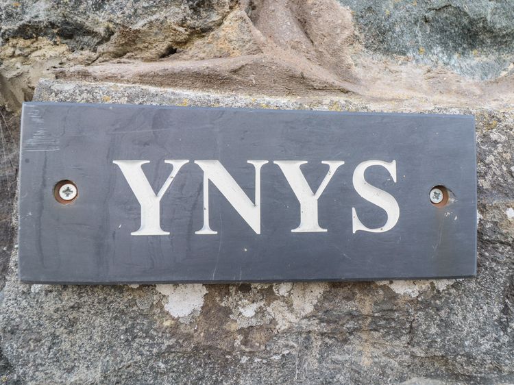 Ynys, listing photograph 2