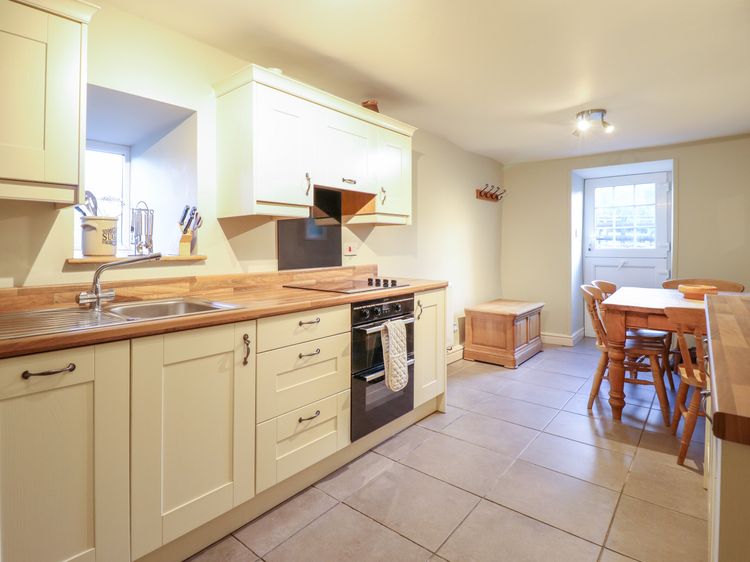 Ynys, listing photograph 8