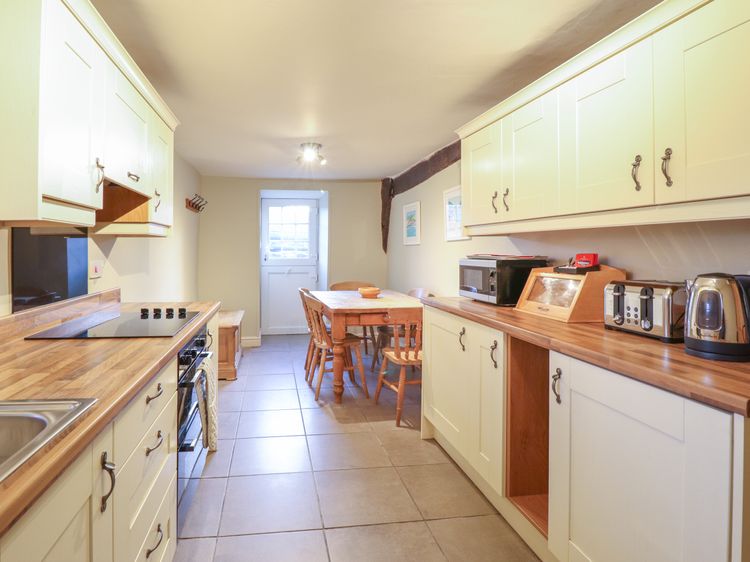 Ynys, listing photograph 9