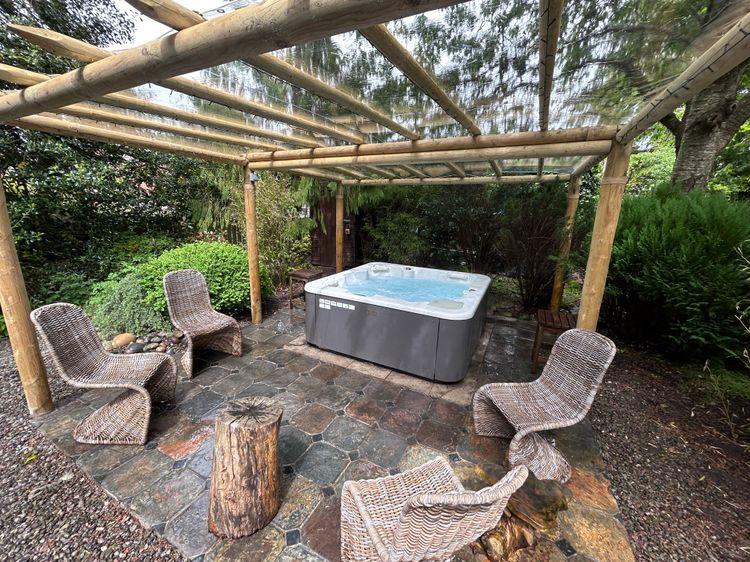 Lonsdale Villa Retreat, listing photograph 2