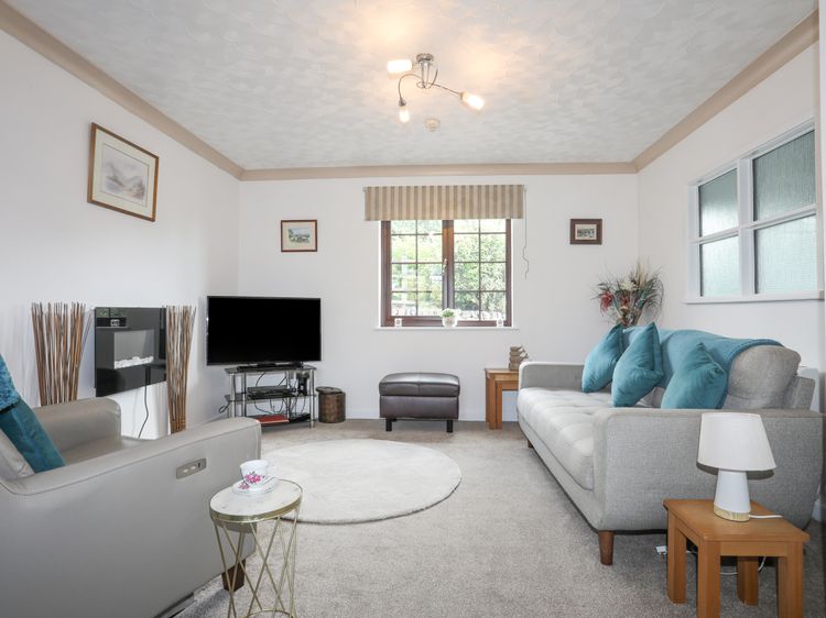 Cae Ffynnon, listing photograph 3
