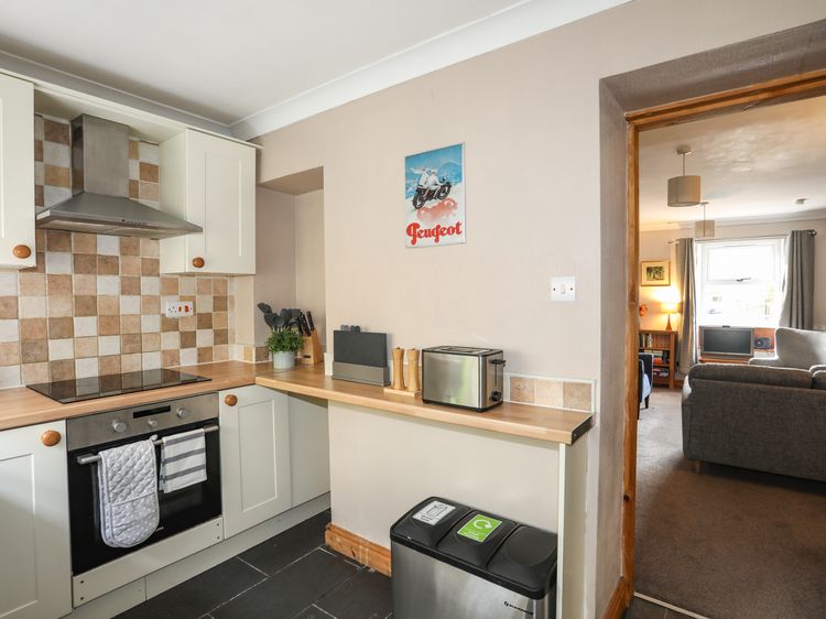 Ty Eiddew (Ivy House), listing photograph 9