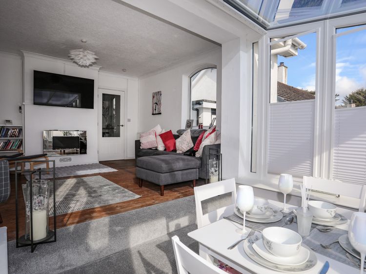 5 Breeze Hill, listing photograph 3