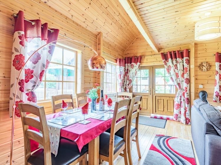 Robin Lodge, listing photograph 8