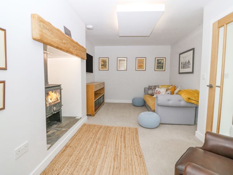 Bryn Tirion, listing photograph 2
