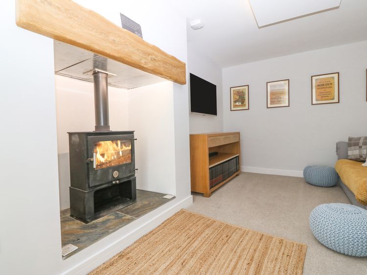 Bryn Tirion, listing photograph 3