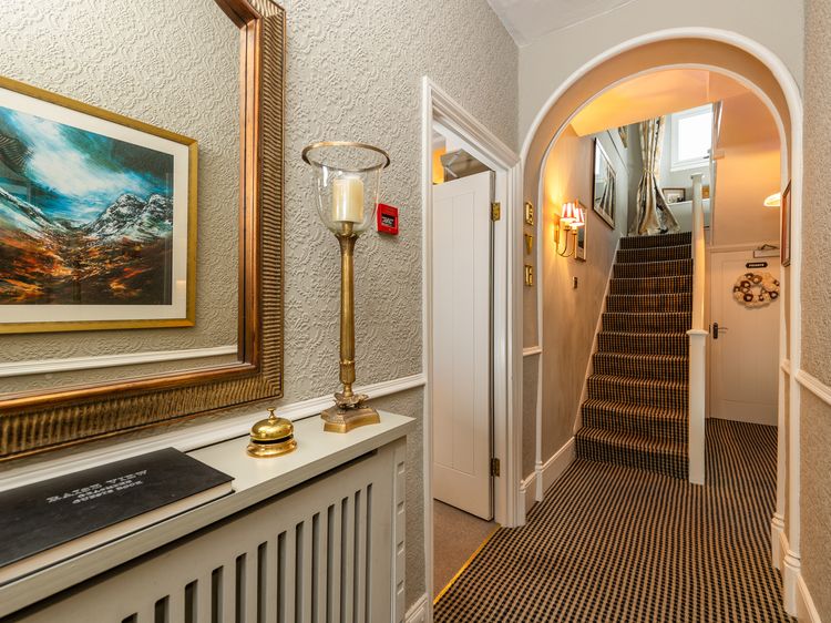 Raise View House, listing photograph 8