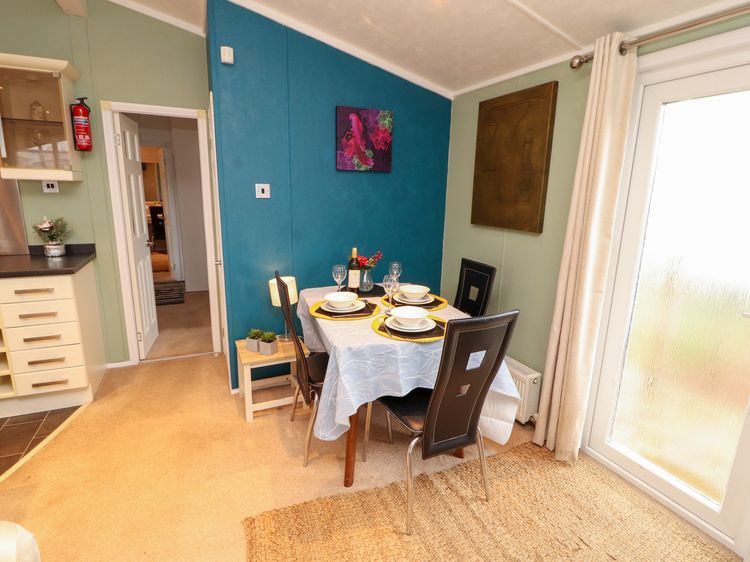 Rosie's Zen Den, listing photograph 12