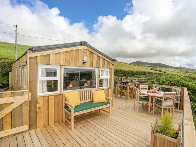 Caban Cwtch (The Cosy Cabin), listing photograph 2