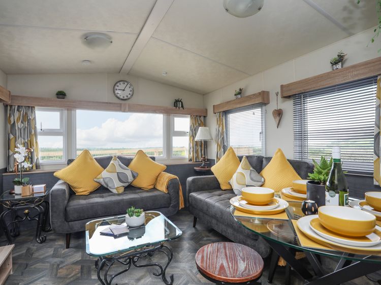 Caban Cwtch (The Cosy Cabin), listing photograph 5